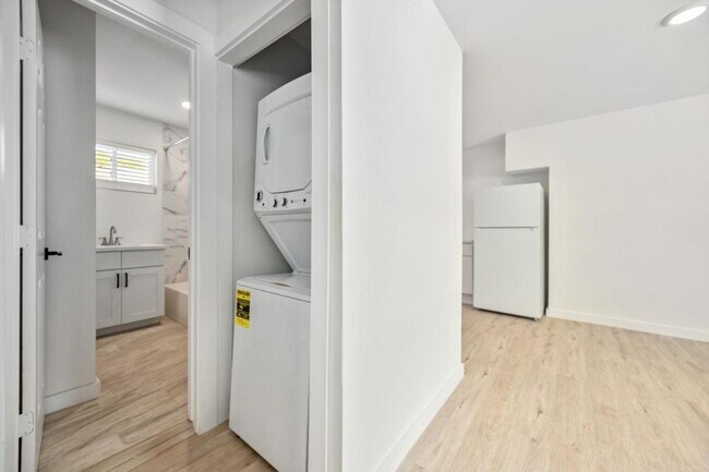 Building Photo - 6811 Del Rio St