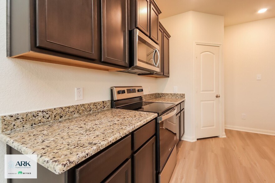 Building Photo - 5826 Sapphire Lagoon Rd