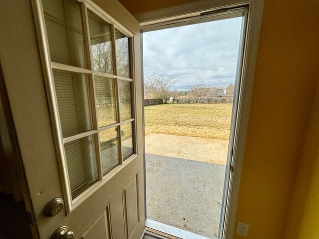 Building Photo - LARGE FENCED YARD, and lawn care INCLUDED