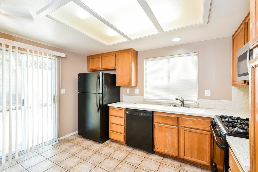 Building Photo - 1707 Black Hills Way