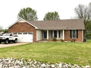 Building Photo - 627 Flower Dr