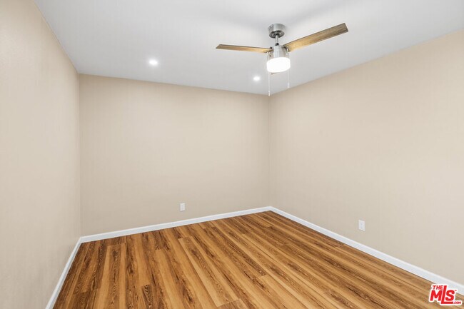 Building Photo - 4622 W 149th St