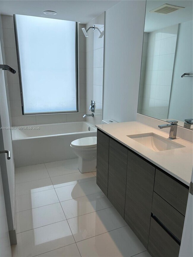 Building Photo - 460 NE 28th St