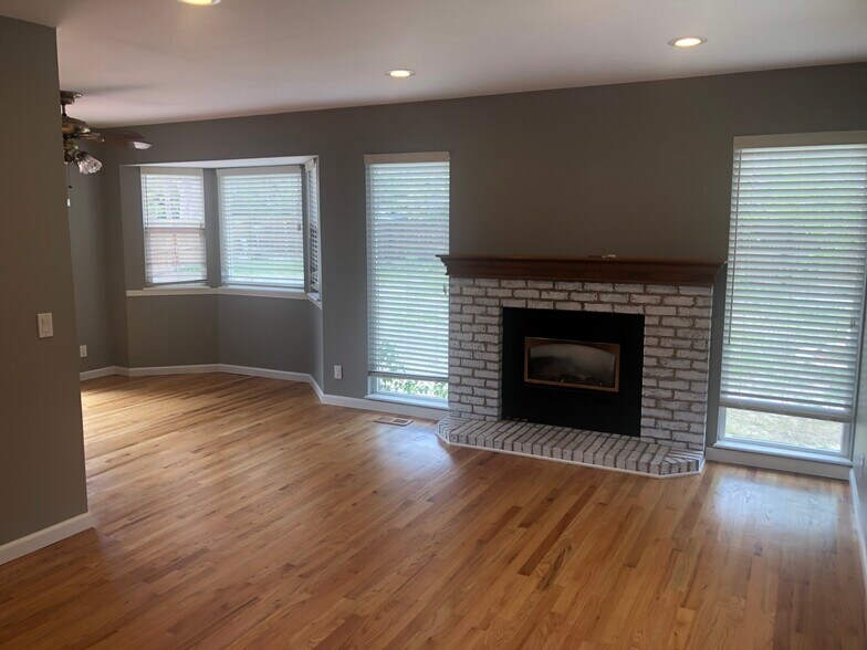 Building Photo - 8602 Alpine Valley Dr
