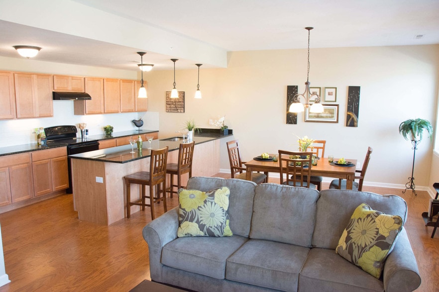 Primary Photo - Butternut Commons Luxury Apartments