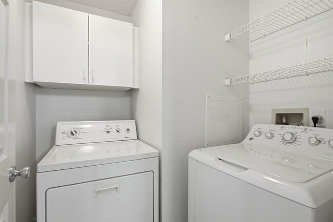 Building Photo - 349 Fountainview Cir