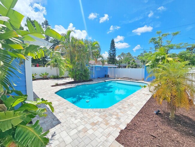 Building Photo - St. Petersburg Pool Home - 3 Bedroom 2 Bath