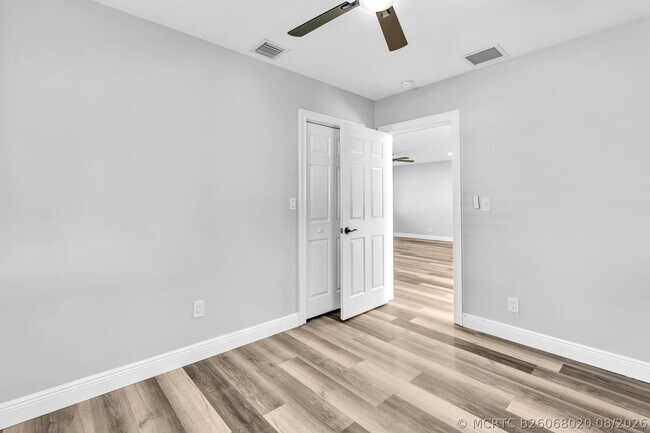 Building Photo - 2056 Park Pl