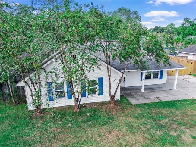 Building Photo - 15116 Rosewood St