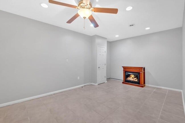 Building Photo - 227 Valley Crest Dr