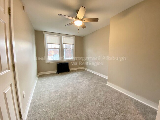 Building Photo - 5733 Phillips Ave
