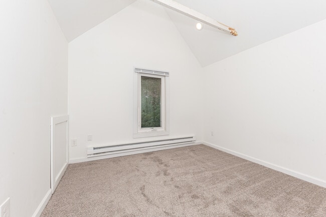 Building Photo - 808 E Ann St