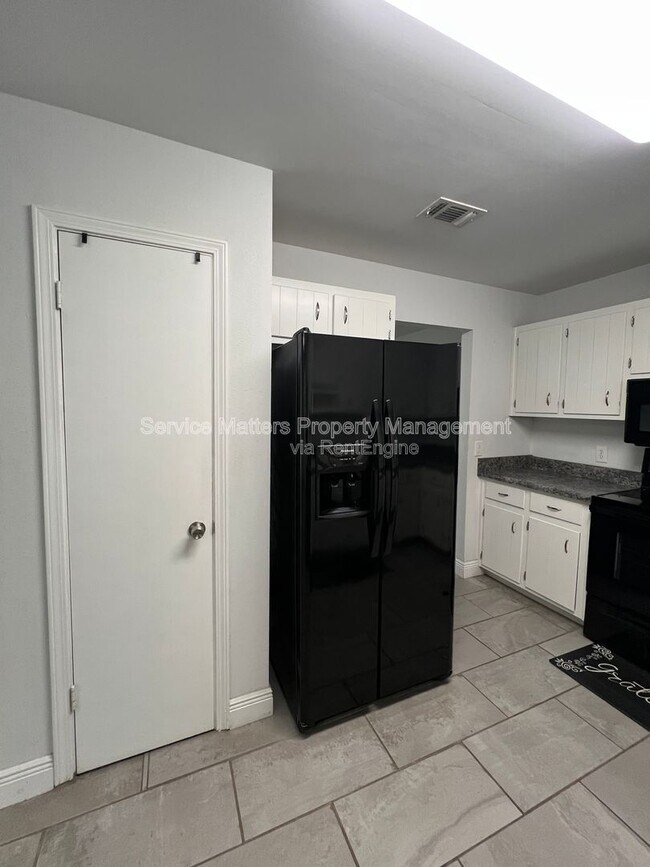 Building Photo - 2017 Coral Creek Dr