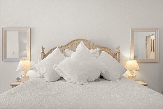 Building Photo - 19730 Curved Steel Dr