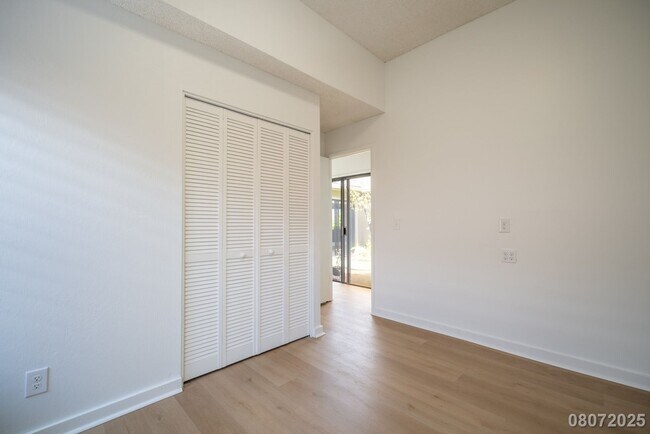 Building Photo - Newly Renovated 3 BD/2 BA Home with 2 Car ...