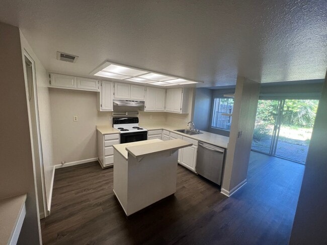 Building Photo - Home for Rent in West Sacramento's Touchst...