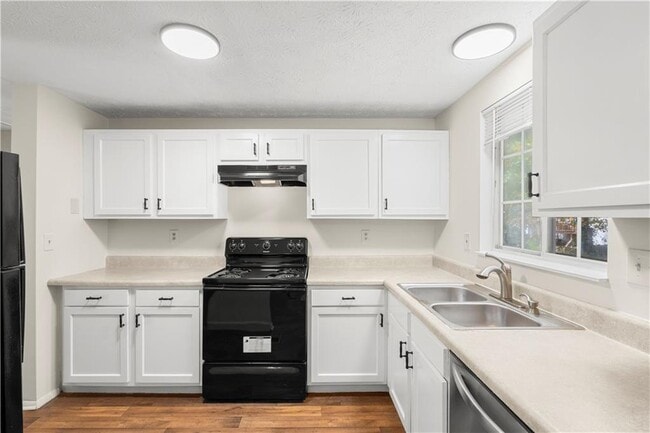 Building Photo - 2116 Scarbrough Rd