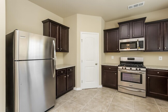 Building Photo - 207 Comet Ct