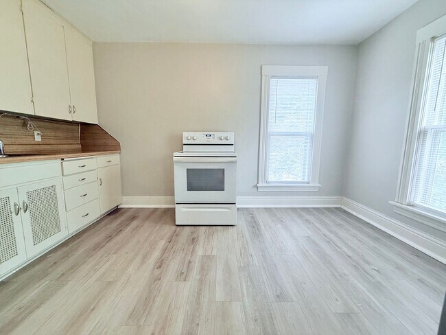 Building Photo - 900 W Parker St