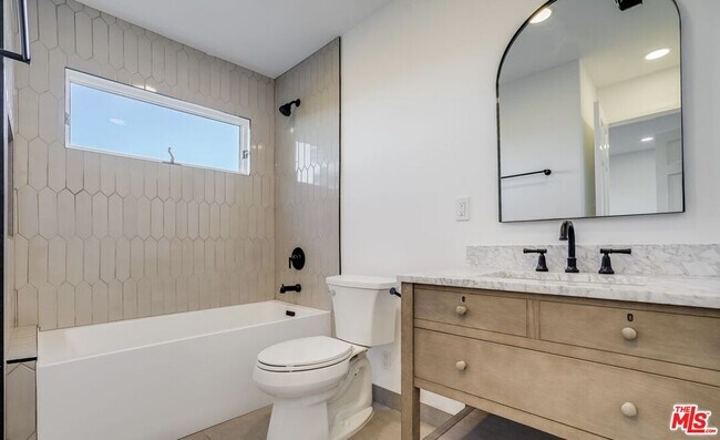 Building Photo - 15851 Mulholland Pl