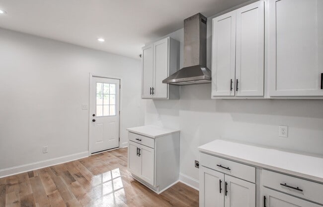 Building Photo - 1825 Young Ave