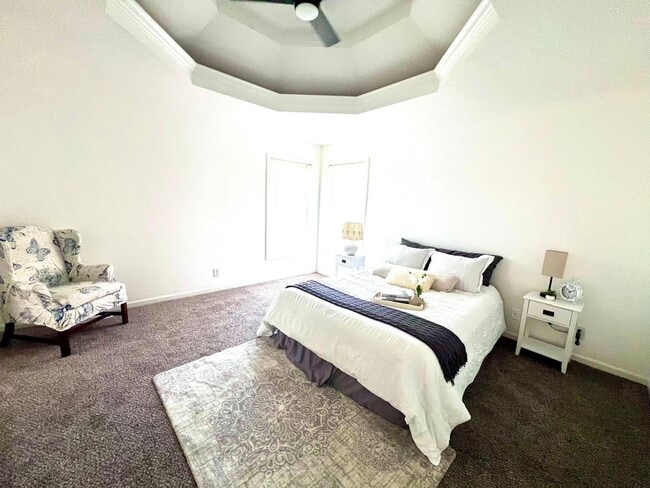 Building Photo - COMING SOON!! HUGE Northland 4 Bed 2.5 Bat...