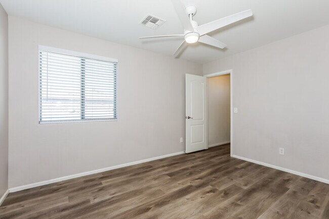 Building Photo - 1361 E Ryan Rd