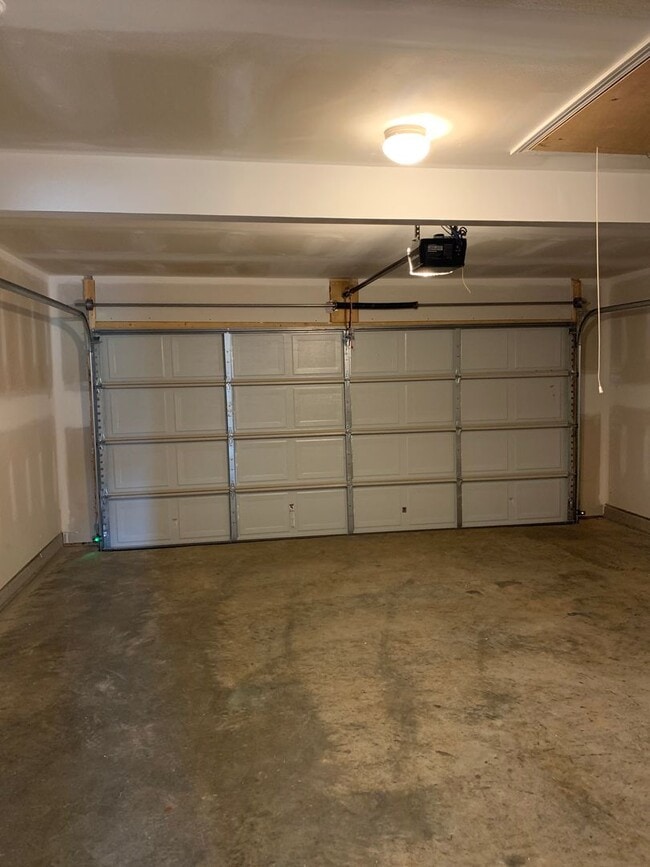 Building Photo - GET IT NOW!   New Three Bedroom | Two Bath Home in Cherokee Bend