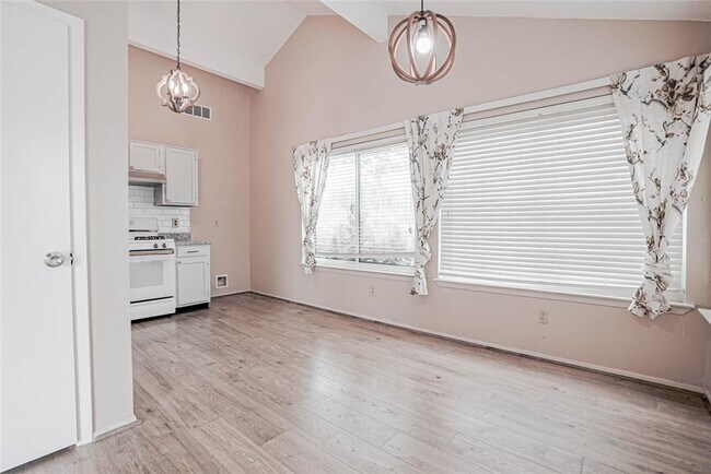 Building Photo - 11103 W Brompton Dr