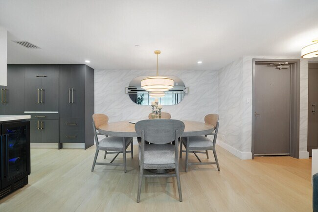 Building Photo - 2727 N Ocean Blvd