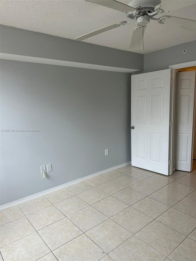 Building Photo - 1 bedroom in Pembroke Pines FL 33025