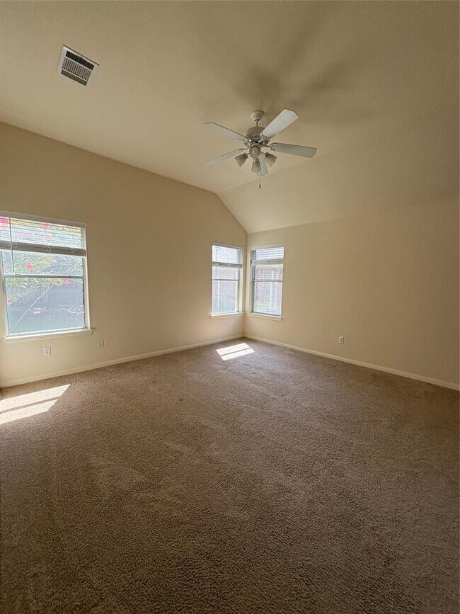 Building Photo - 207 Kettleman Ln N