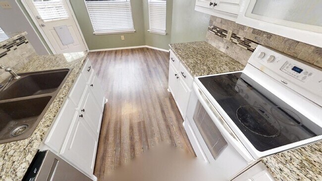 Building Photo - 2308 Darwin Cir