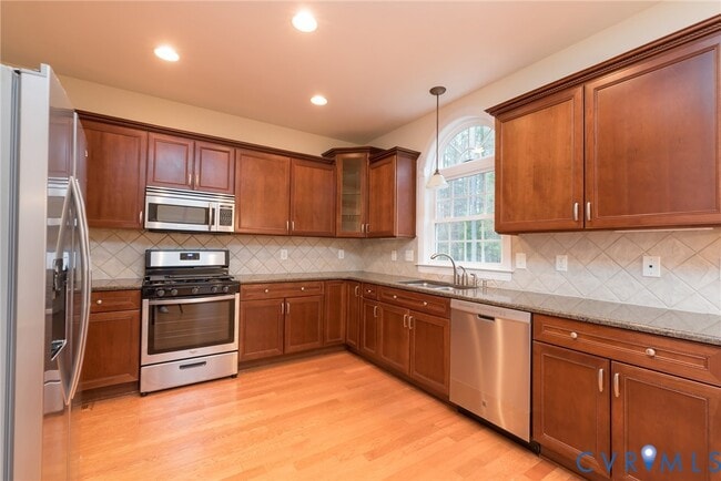 Building Photo - 11412 Pinedale Dr