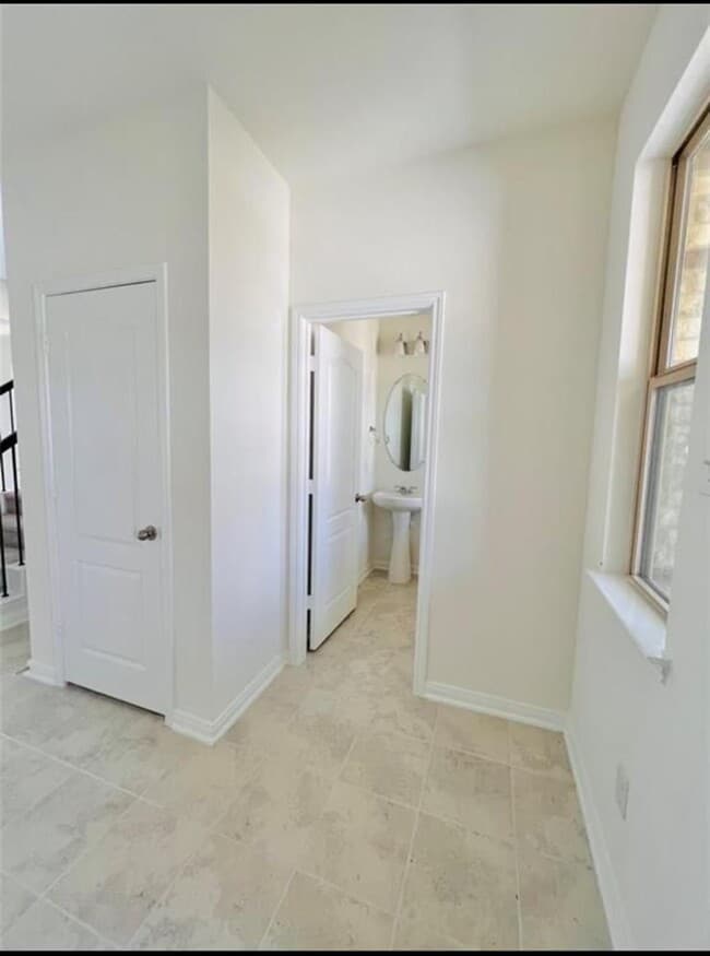 Building Photo - 4939 Hickory Deer Ln