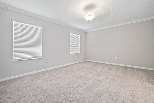 Building Photo - "Charming 3-Bed Sanctuary in Lutz with gre...