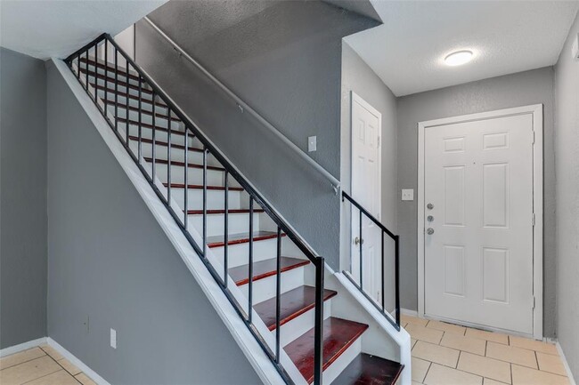 Building Photo - 6605 Deatonhill Dr