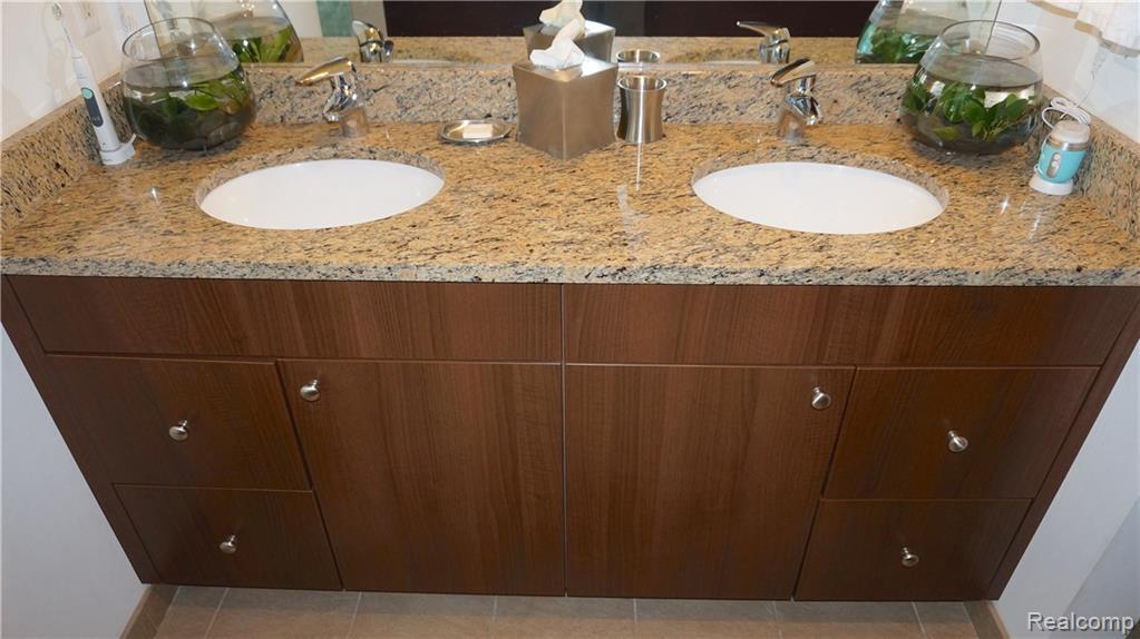 Master Bath - 300 Hamilton Street