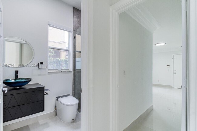 Building Photo - 5363 SW 38th Ave