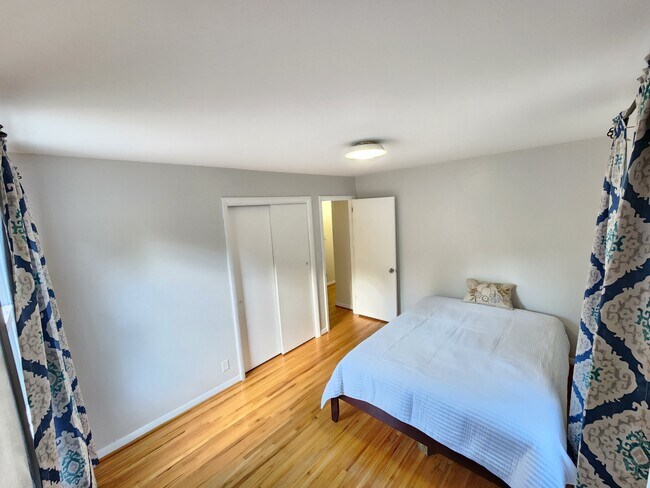 Building Photo - 139 Saratoga Dr