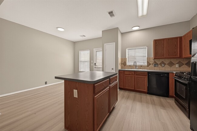 Building Photo - 16847 Mammoth Springs Dr