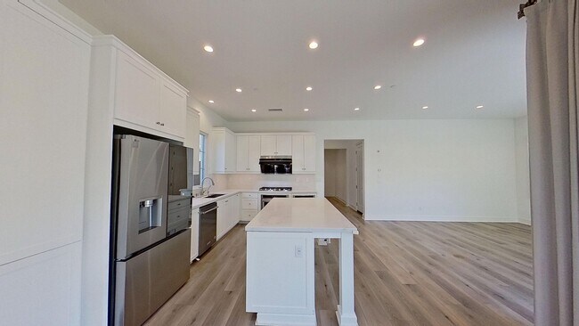 Building Photo - 147 Winnett