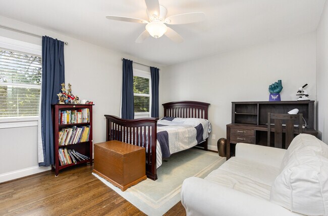 Building Photo - 4901 Stonehill Dr