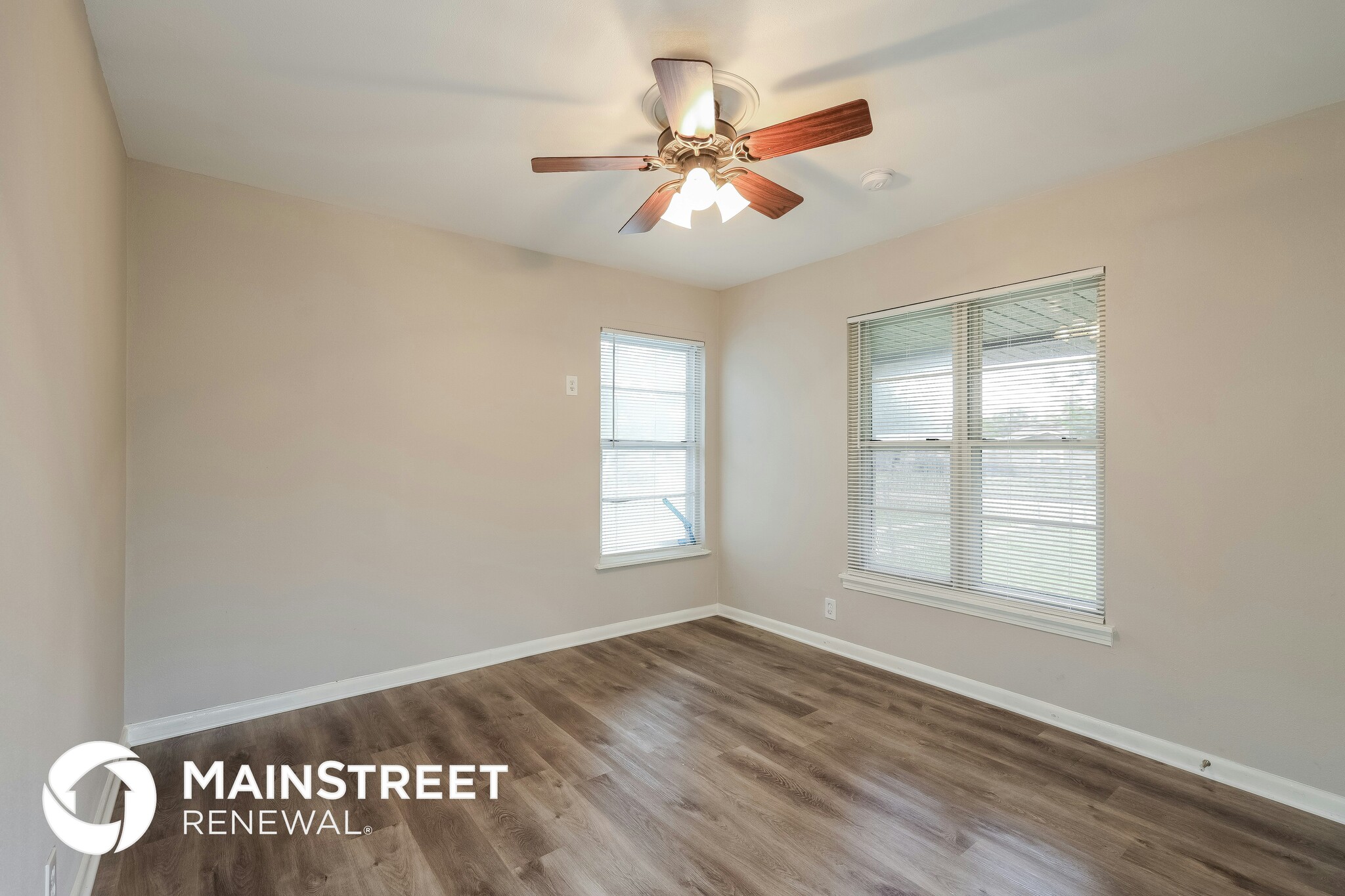 Building Photo - 351 E Amber St