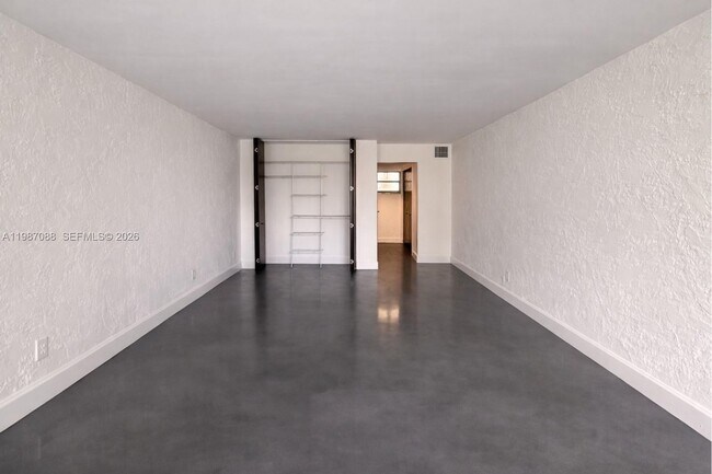 Building Photo - 1660 NE 135th St