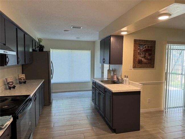 Building Photo - 2208 Valleybrook Ave