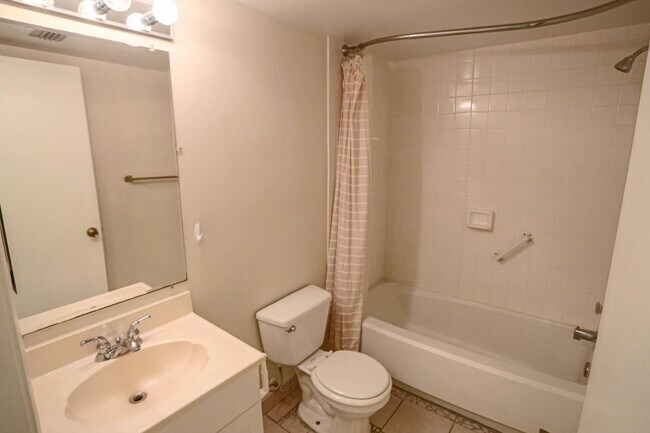 Building Photo - 40 Andalusia Ct