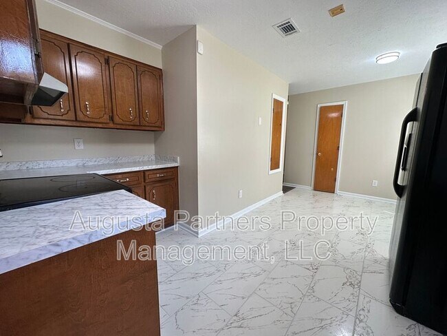 Building Photo - 3520 Stafford Dr