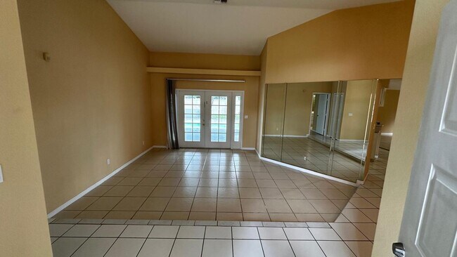 Building Photo - SPACIOUS 4-BEDROOM HOME WITH SCREENED POOL IN SE CAPE CORAL