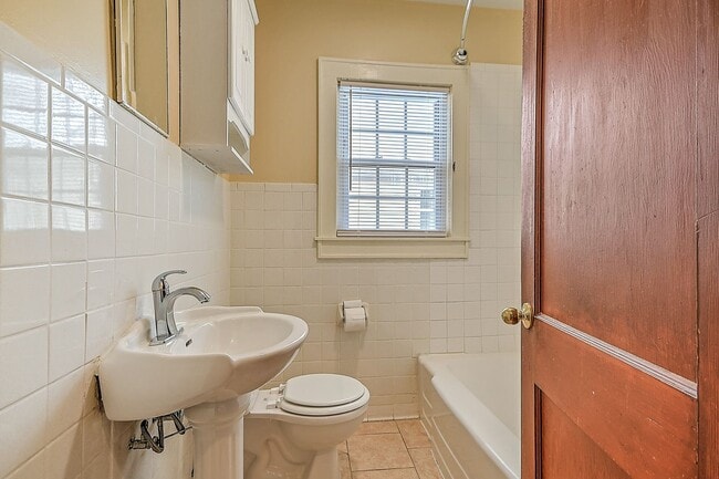 Building Photo - 3 Bedroom 1 Bath in Johnson City TN